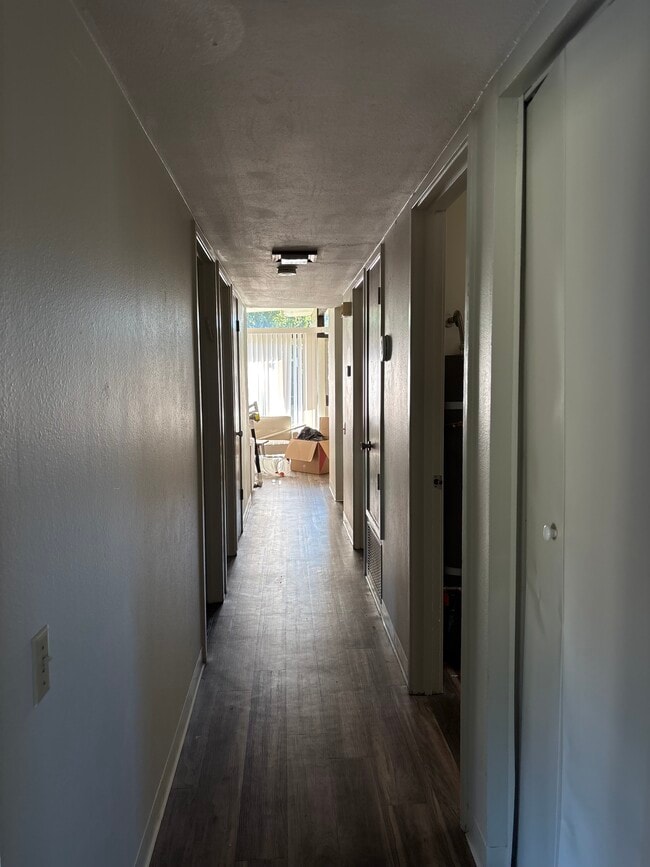 Building Photo - 1016 Drake Dr