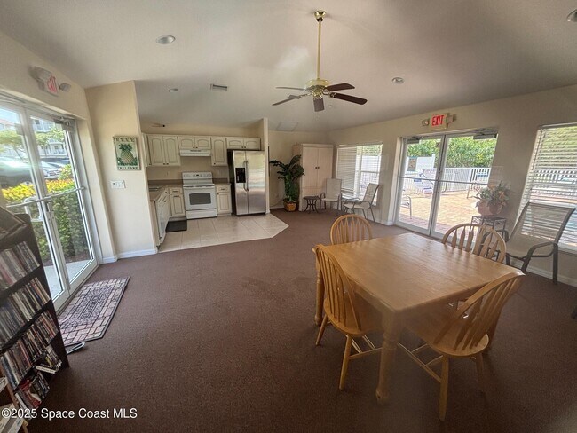 Building Photo - 8922 Laguna Ln