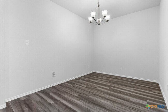 Building Photo - 309 Paddock Ln