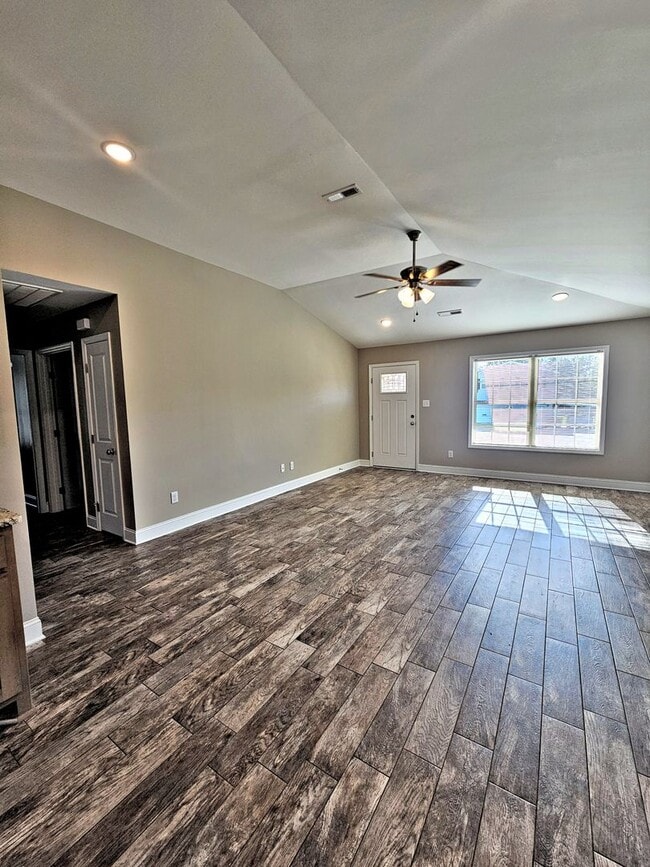 Building Photo - 717 Iron Wood Dr