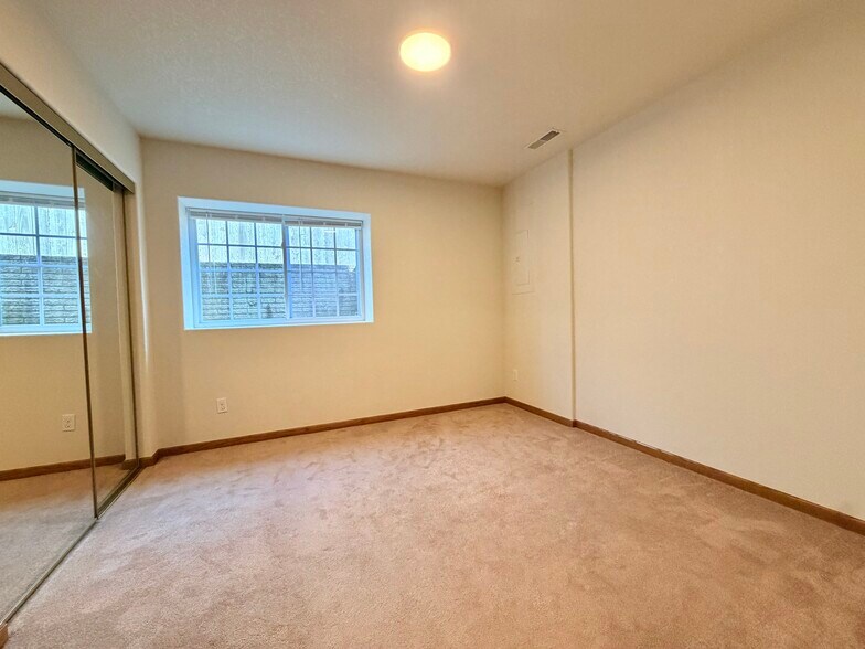 Building Photo - 275 S 21st Street Ct