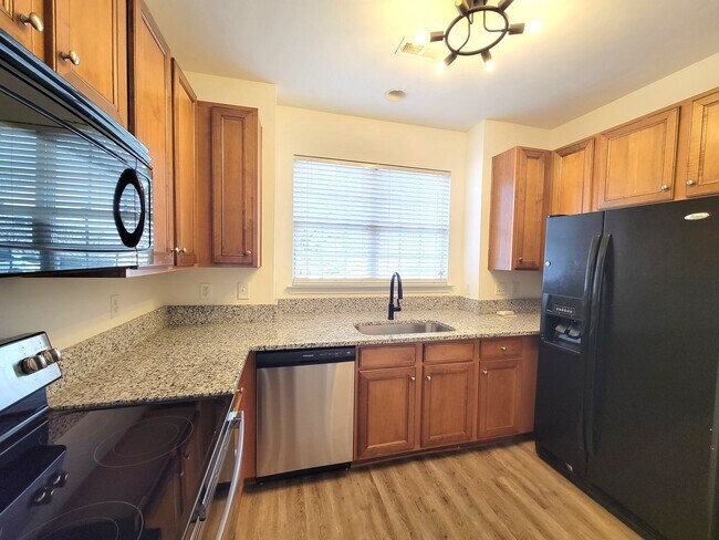 Building Photo - End Unit Townhome in Callonwood, Matthews! Near I-485