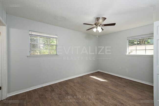 Building Photo - HALF-DEPOSIT SPECIAL! Updated 4 Bed 2 Bath Brick Home in West Mobile