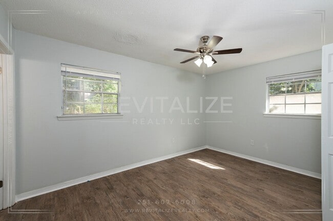 Building Photo - Updated 4 Bed 2 Bath Brick Home in West Mobile