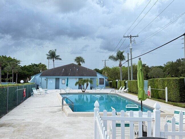 Building Photo - 950 S Kanner Hwy
