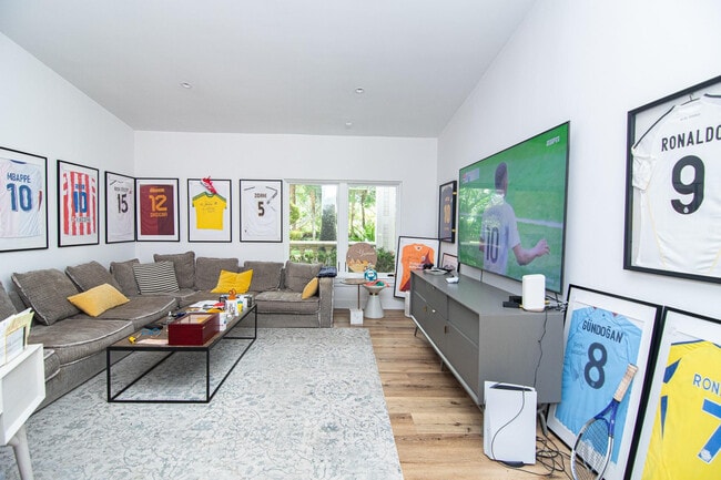 Building Photo - 8208 Twin Lake Dr