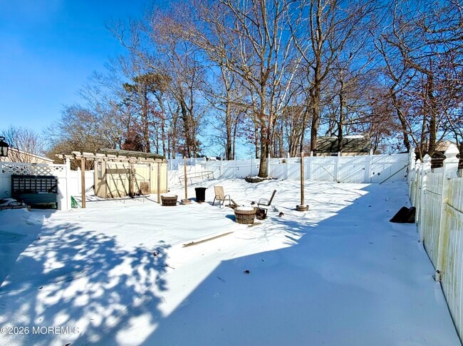 Building Photo - 70 Village Dr