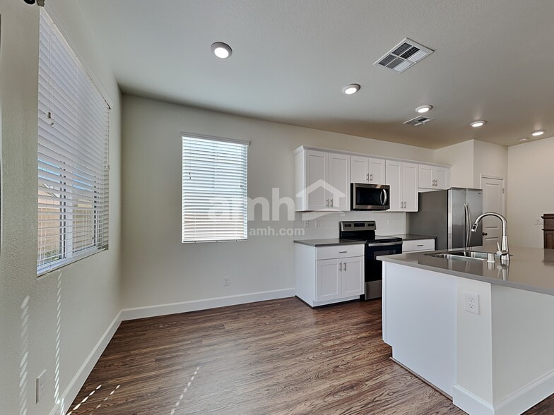 Building Photo - 1714 Macchia Ave