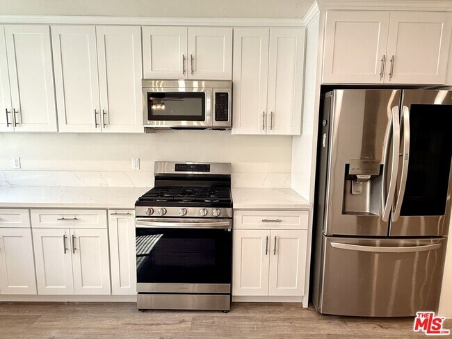 Building Photo - 10215 Variel Ave