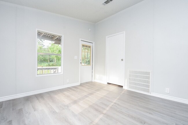 Building Photo - Be part of this cozy community at Roy Harris Loop