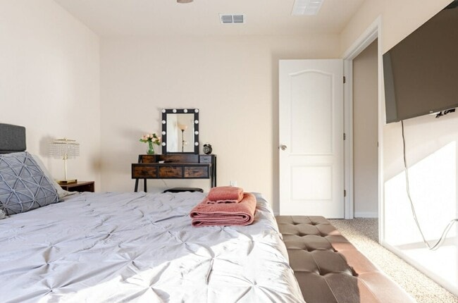 Building Photo - 3 Pinnacle Pl