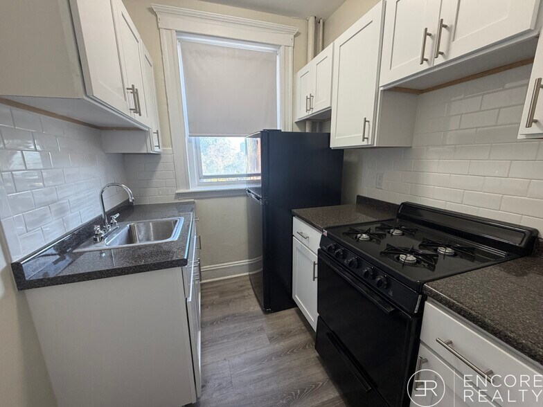 Building Photo - 2 Charlesgate W