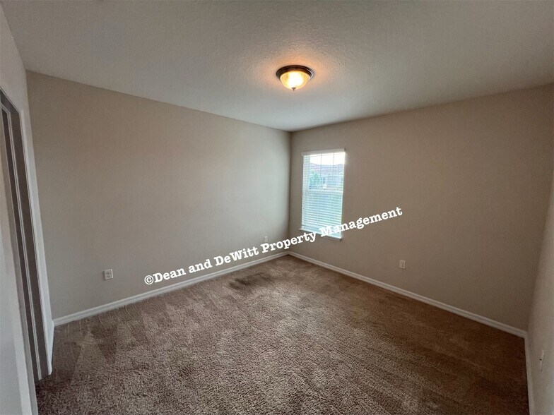 Building Photo - 3 Bed/2.5 Bath
