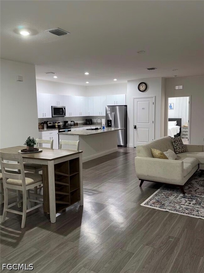 Building Photo - 8059 Sherwood Cir