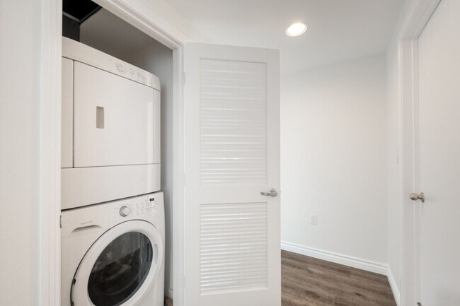 Building Photo - Stunning East Village 2 Bedroom at Nexus! Expansive Balcony! Pet Ok!