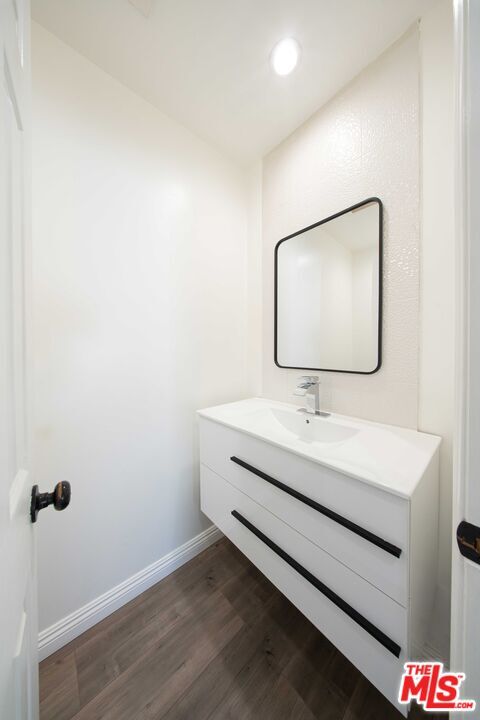 Building Photo - 8432 Glenoaks Blvd