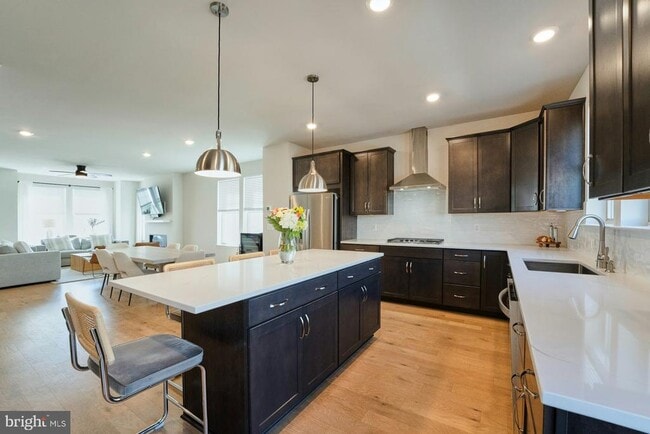 Building Photo - 813 Sawback Sq NE