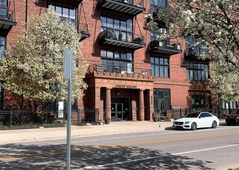 Primary Photo - 600 Broadway Ave NW