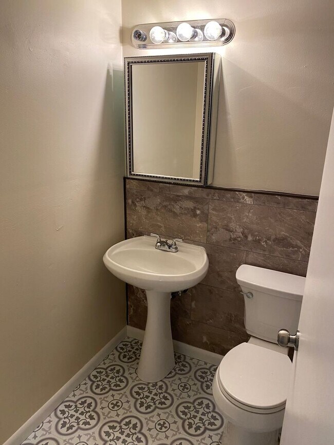 Building Photo - Charming 3 Bedroom Home with Large Yard in Theodore!