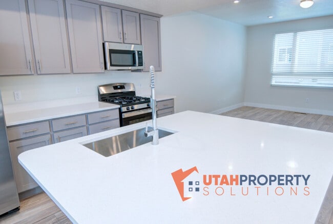 Building Photo - 408 S 980 W