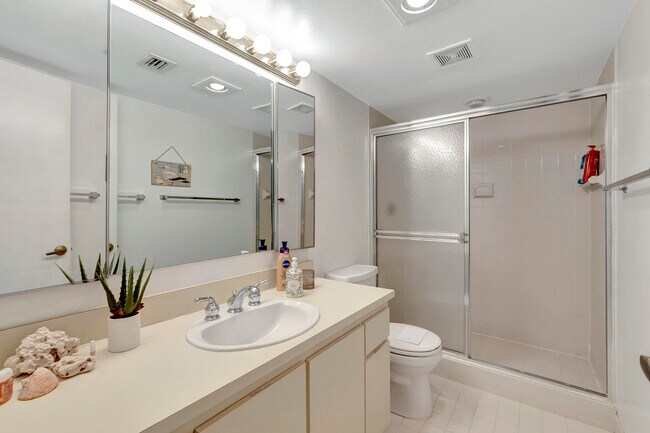 Building Photo - 4740 S Ocean Blvd