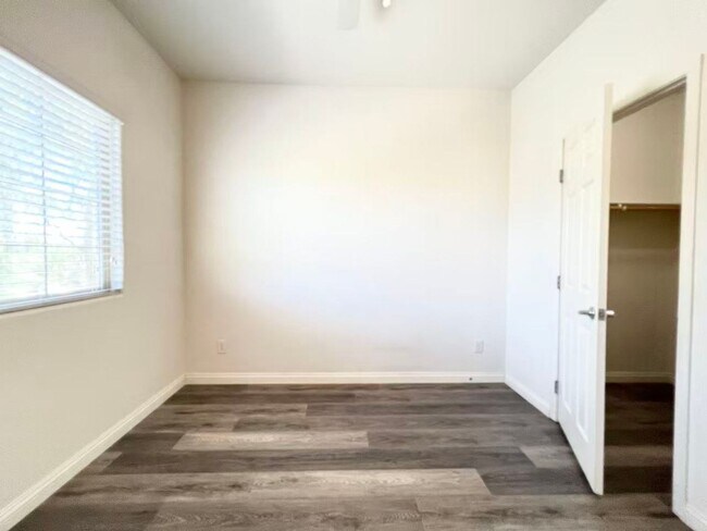 Building Photo - Modern two-story single-family home
