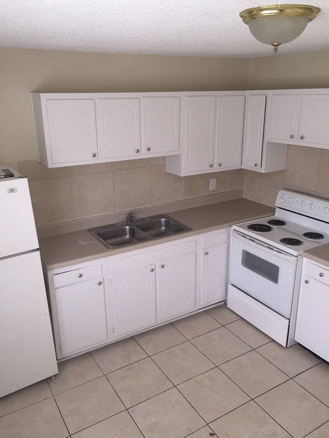 Kitchen-2 - Autumn Square