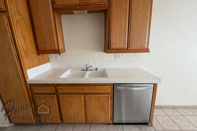 Building Photo - Homes Management - 1 Bedroom Condo in Vermont Villas Community