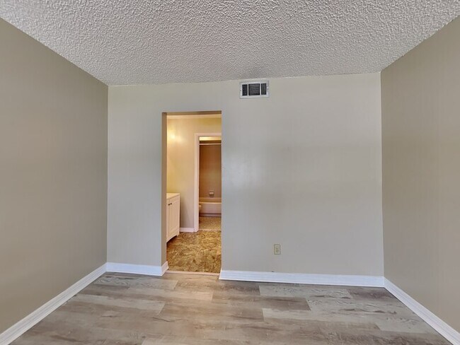 Building Photo - 3260 Candle Ridge Dr