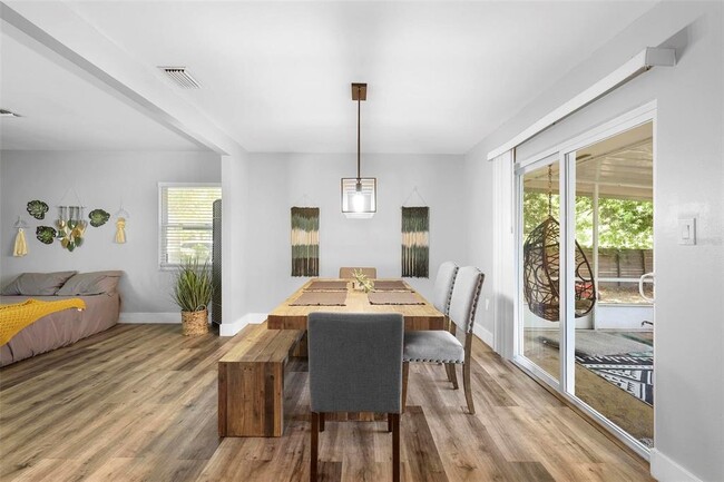Building Photo - 412 Pinar Dr