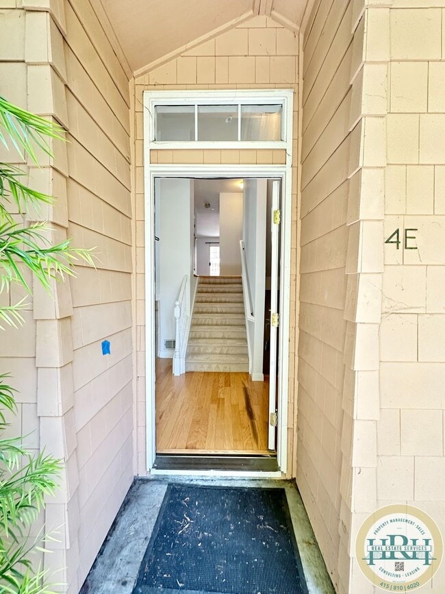 Building Photo - Charming 3BR|2.5BA Palo Alto Townhome – Pr...