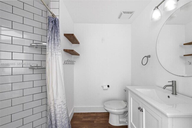 Building Photo - 350 S Miami Ave