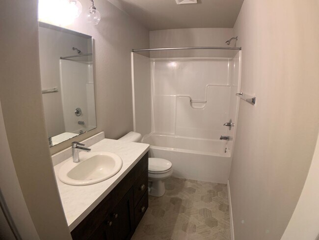 Building Photo - 4 bed 3 bath Single Family Home