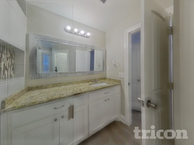 Building Photo - 523 Red Coat Ln