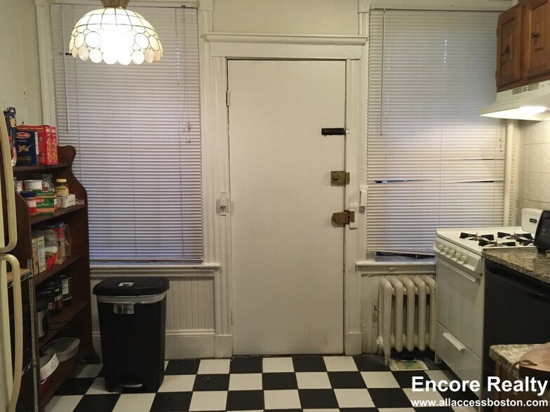 Building Photo - 47 Gordon St