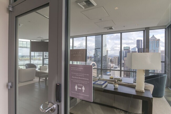 Building Photo - 2bd/1ba Seattle Condo