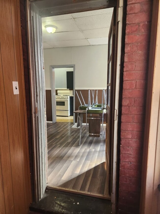 Building Photo - 202 5th Ave