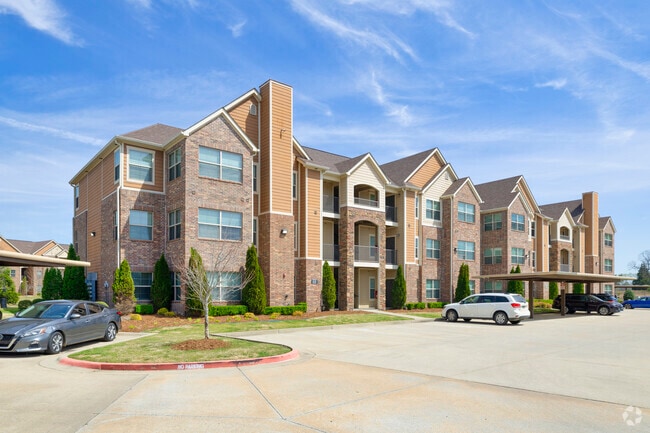 Building Photo - The Pointe at Cabot