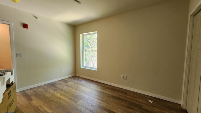 Building Photo - 908 E Gorham St