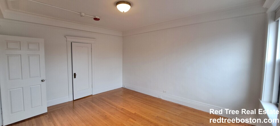 Building Photo - 464 Commonwealth Ave