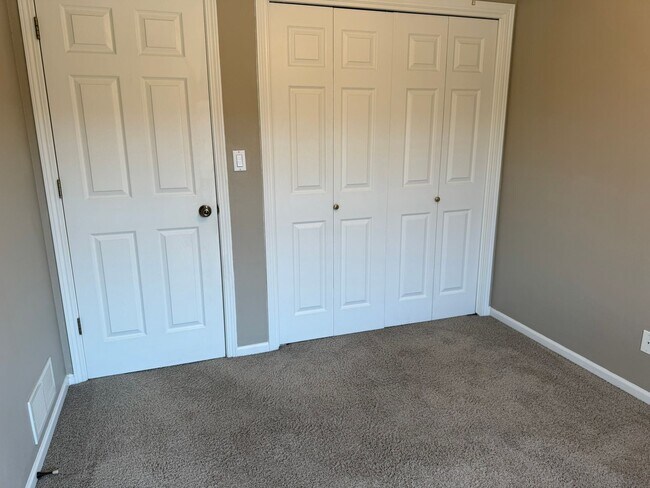 Building Photo - 2717 Bristol Dr
