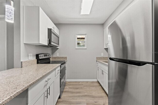 Building Photo - 923 E 12th Ave