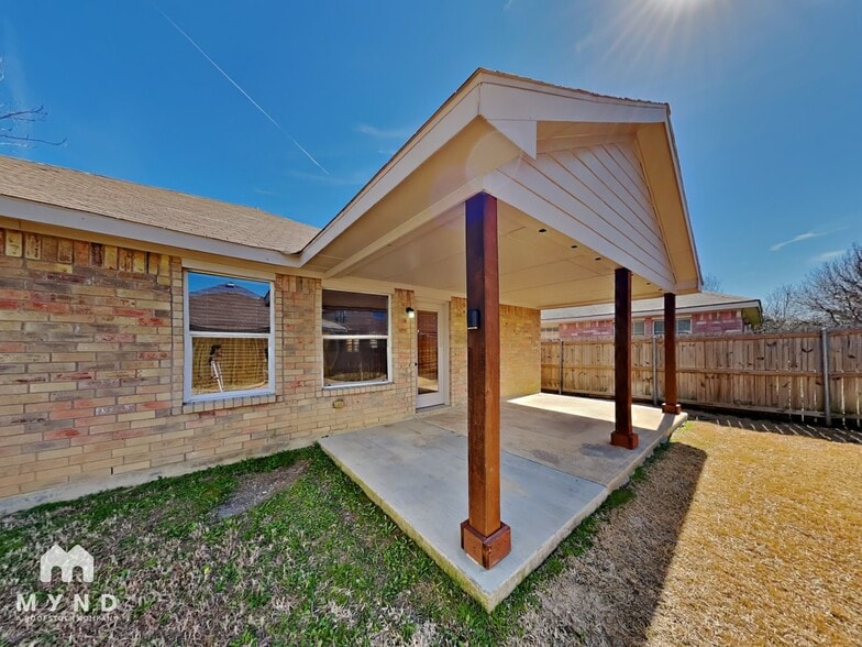 Building Photo - 5455 San Patricio Dr