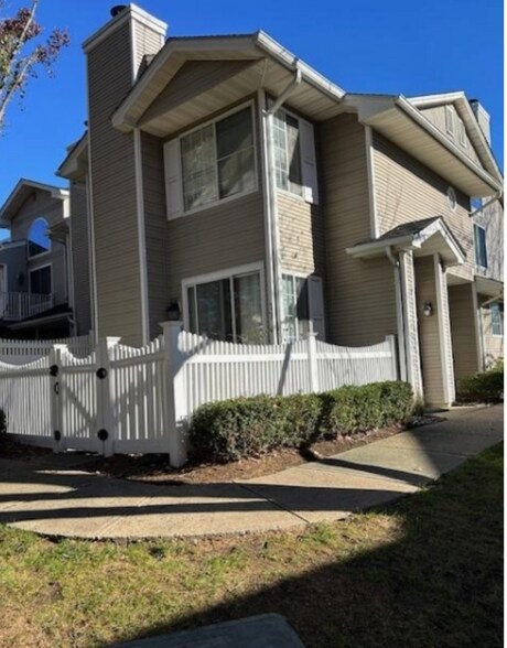 Primary Photo - 17 Crestmont Rd