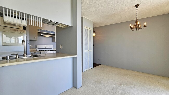 Building Photo - 1571 Piikoi St
