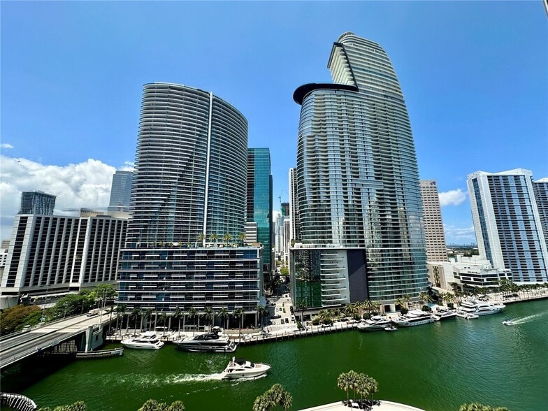 Building Photo - 475 Brickell Ave