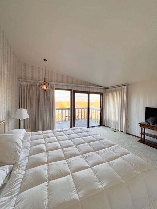 Building Photo - Furnished 4 Bed 3 Bath Patio Home with Stu...