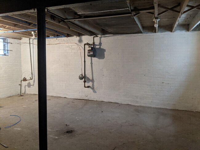 Building Photo - 9341 Roselawn- 3 BEDS & 1.5 BATH FOR RENT!