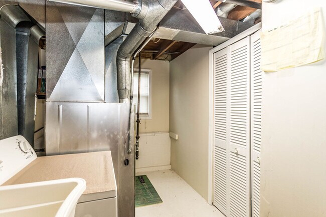 Building Photo - 7934 Davis Rd N