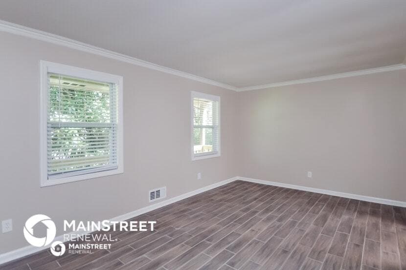 Building Photo - 3000 Lakeridge Dr SE